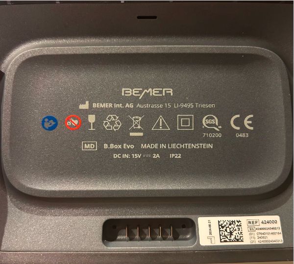 Imagen de la parte trasera del dispositivo BEMER B.Box con marcado CE.